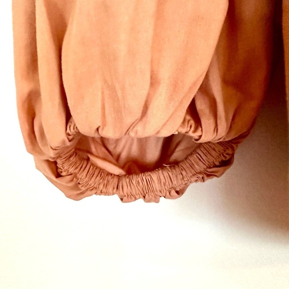 Abercrombie & Fitch Smocked Cropped Puffed Sleeve Top Camel Tan Size Medium - Picture 6 of 11